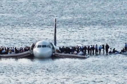 Vì sao các hãng hàng không không trang bị dù cho hành khách?