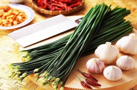 Lợi ích từ rau hẹ: Bổ thận, tráng dương, làm sạch thành ruột…