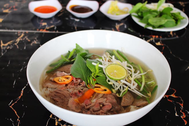 phở, phở bò, 3 món ăn ấm lòng khi thời tiết trở lạnh ở Sài Gòn