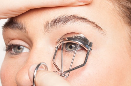 Theo chuyên gia, loại bấm mi nào là tốt nhất?