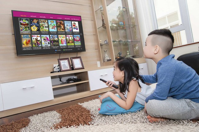 Mỗi ngày xem TV hơn 1 tiếng sẽ ảnh hưởng nghiêm trọng đến IQ của trẻ