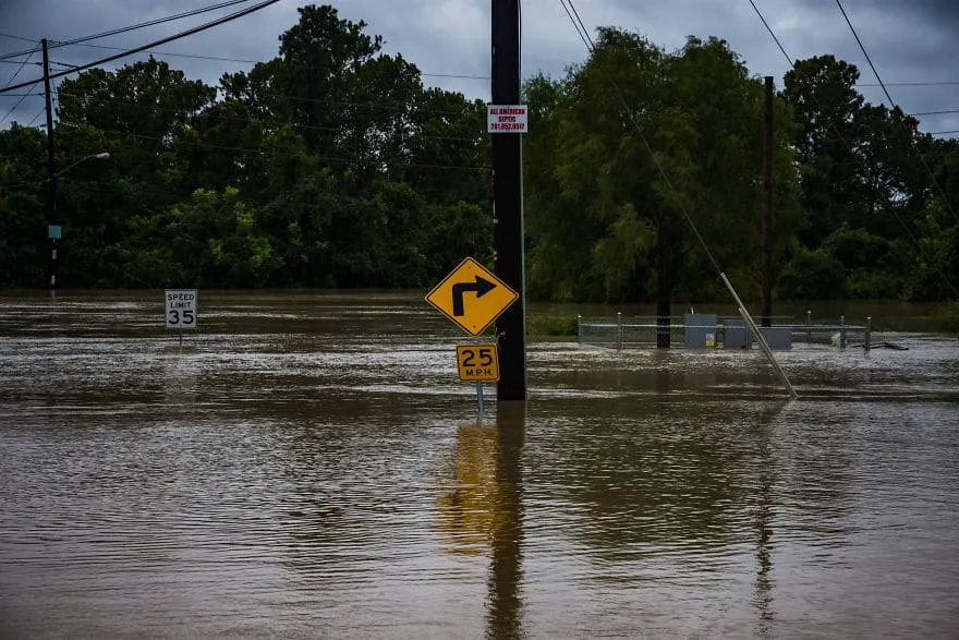 Harvey Flooding in North Houston Kingwood 59a602621bd02 880