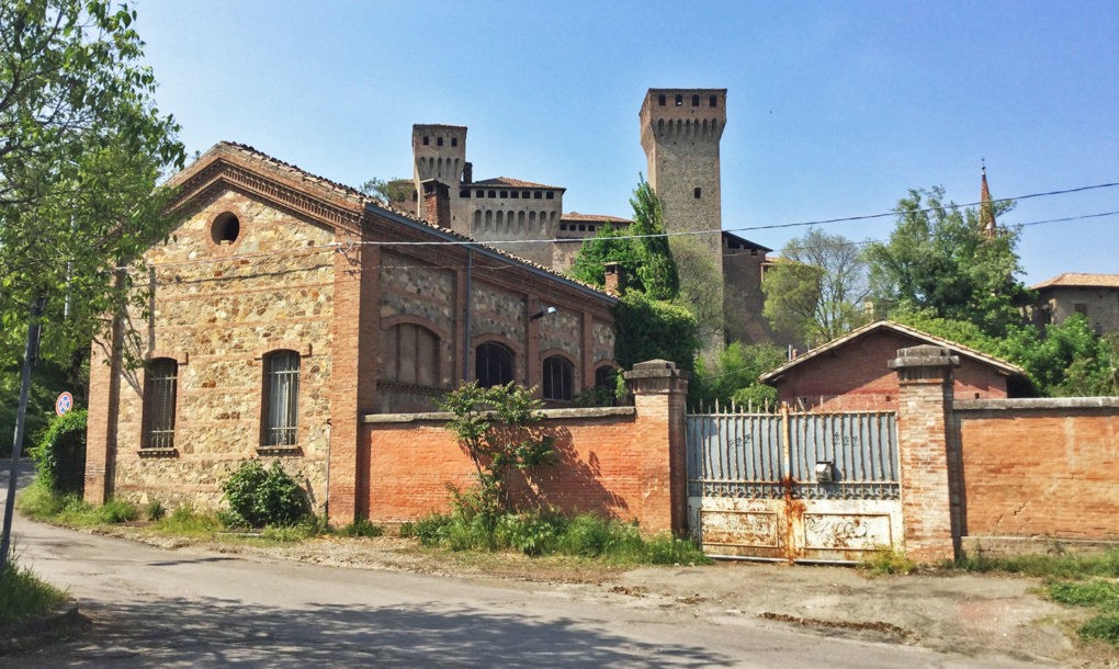 Italy-Free-Historic-Site-EMILIA-ROMAGNA_MODENA_-VIGNOLA-CICLOPISTA-SOLE_Ex-Macello-Vignola-1020x610