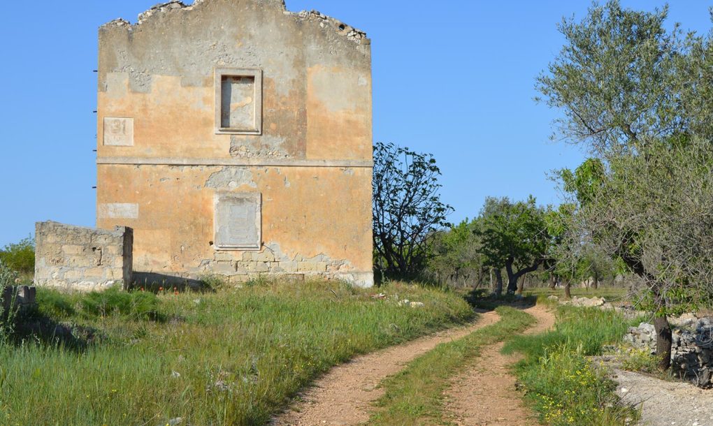 Italy-Free-Historic-Site-Puglia_Bari_Grumo-Appula_Casello-Ferroviario_Ciclovia-Acqua-1020x610