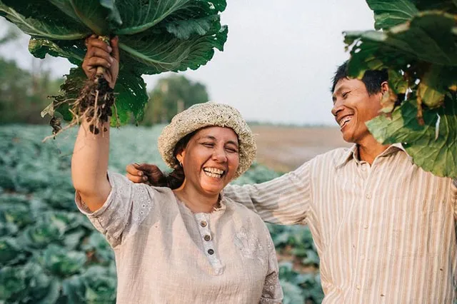  Thạch Thanh Bình chia sẻ: “Ba mẹ luôn quan tâm đến những cảm xúc của con cái, vì mình muốn theo đuổi con đường nghệ thuật nên ba mẹ đã sắm máy ảnh, động viên mình không được nản. Dù rằng đến bây giờ chưa thể nói là thành công nhưng những gì đạt được khiến mình thêm vững tin vào sự lựa chọn của bản thân”. 