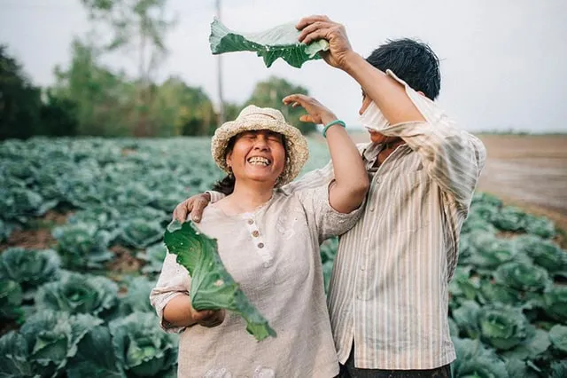  “Đi nhiều nơi, chụp ảnh rất nhiều người nhưng khi cầm máy và ghi lại những cảm xúc của ba mẹ mình thì không còn điều gì tuyệt vời hơn thế nữa”, Thanh Bình tâm sự thêm. 