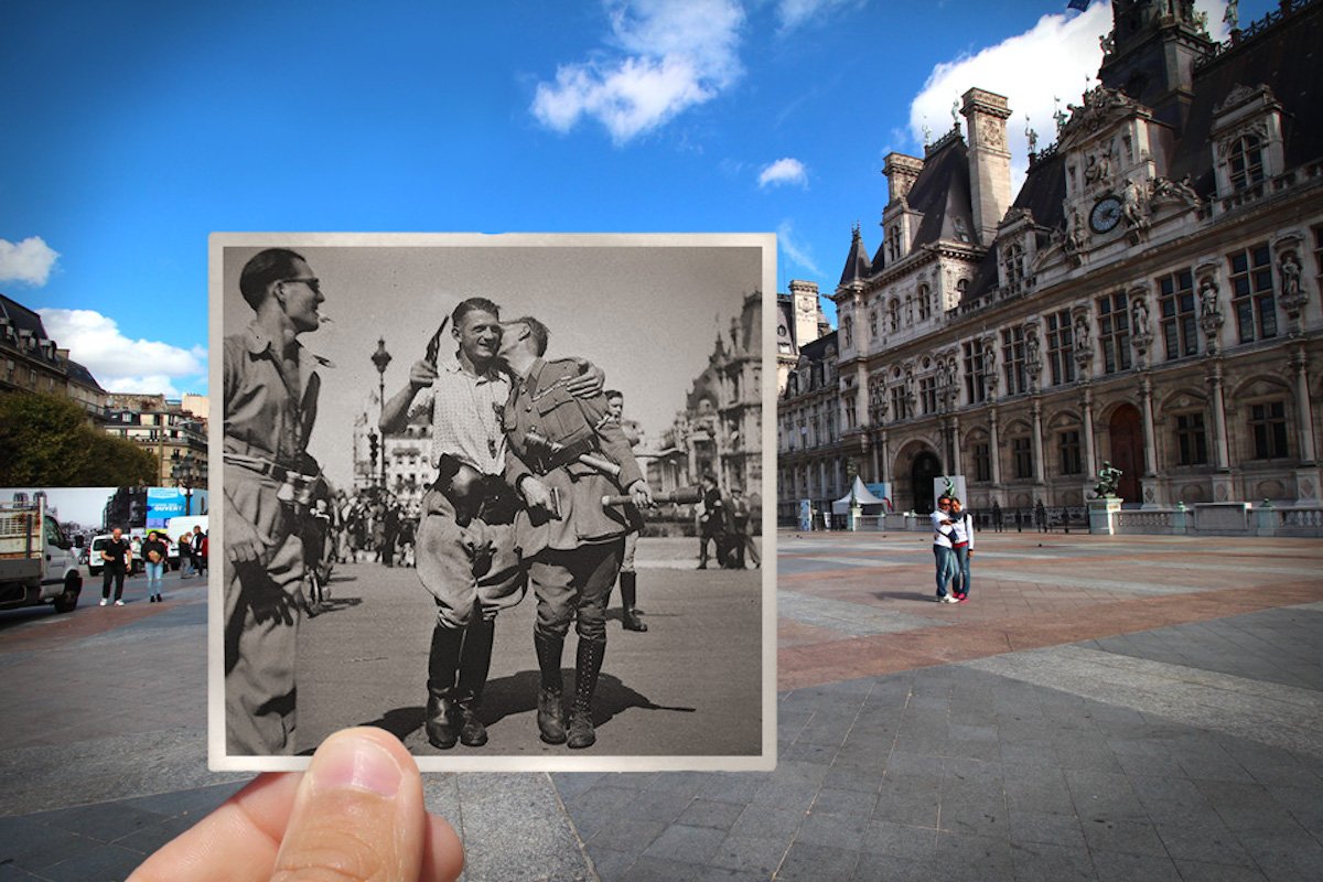 Friends meeting during the Liberation of Paris — Place de l’Hôtel de Ville, August 1944