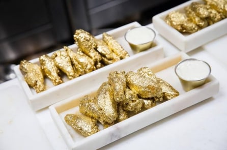 Nhà hàng New York phục vụ “cánh gà mạ vàng” đầu tiên trên thế giới