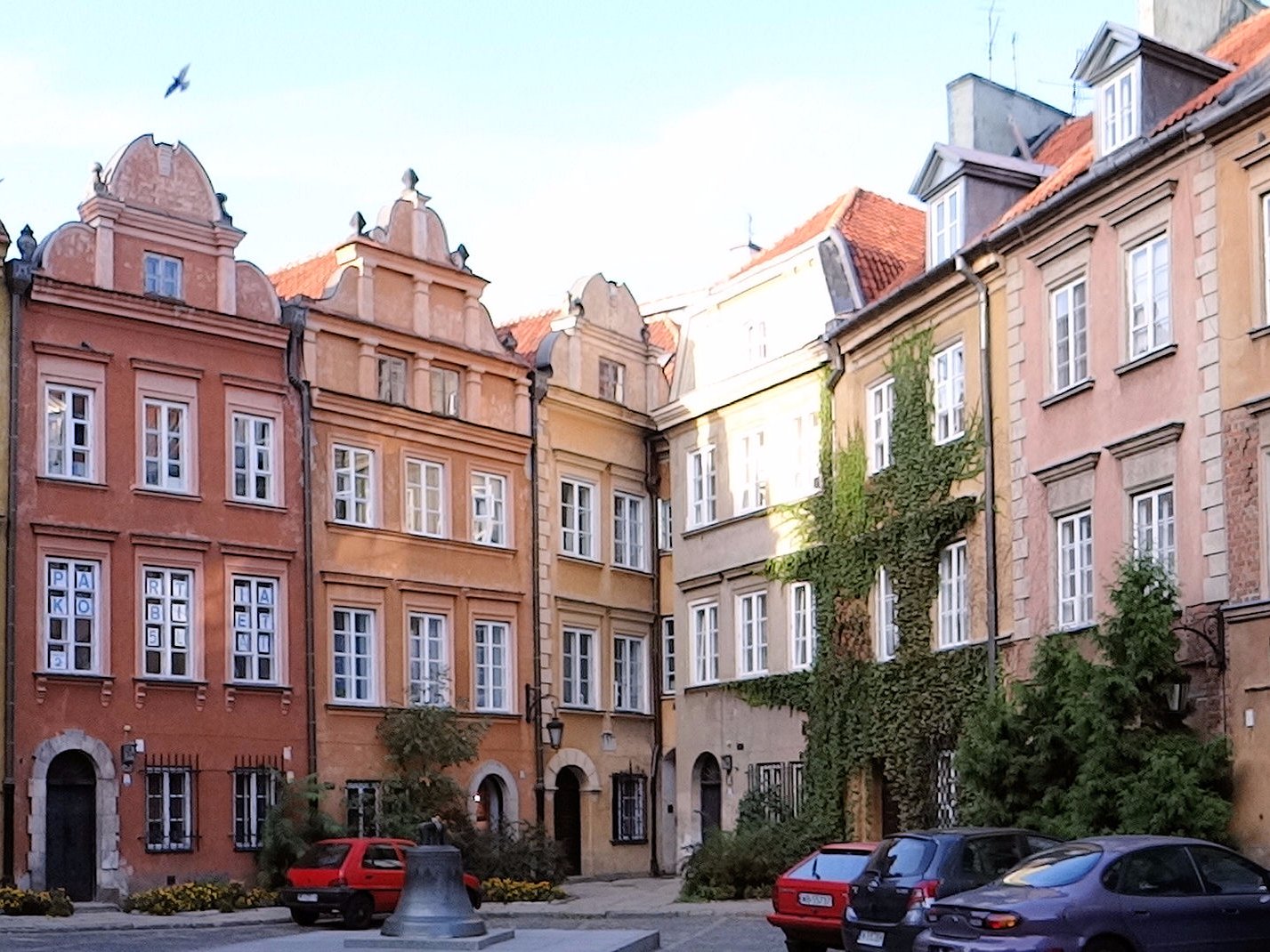 kanonia street in warsaw (od lewej jezuicka 2, kanonia 26, 24, 22, 20, 18, 16, 14, 12)