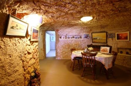 Bên trong thị trấn Coober Pedy ở Úc, nơi 80% dân số sống dưới lòng đất