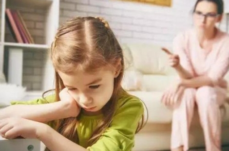 Các bậc cha mẹ nên hành xử ra sao khi con cái cãi lời?