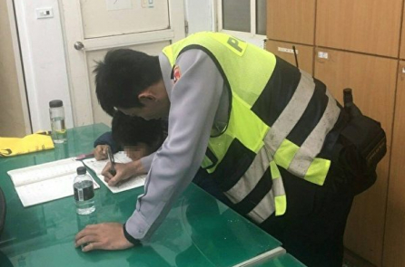 Đồn cảnh sát Đài Loan trở thành ‘”bảo mẫu” cho cô bé lớp 4