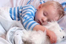 Đi ngủ sớm giúp trẻ thông minh hơn và giảm hiếu động thái quá