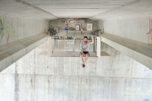 Studio bí mật treo dưới gầm cầu của kỹ sư Tây Ban Nha