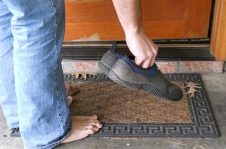 Vì sao người Nhật đi đâu cũng phải… cởi giày?