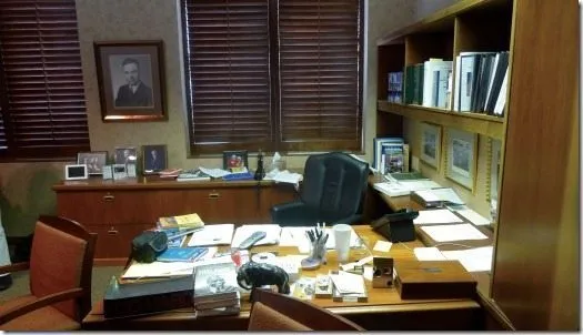 warrenbuffetsdesk