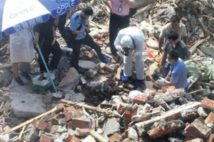 Bị chôn sống trong khi giải tỏa nhà, quan chức tuyên bố do sơ suất