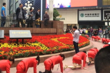 Công ty Trung Quốc: Sỉ nhục công khai để tạo động lực cho nhân viên