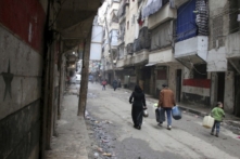Bác sĩ hồi sinh một em bé sơ sinh tại vùng chiến sự Syria