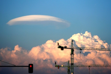 Có UFO thật hay không? Những nghiên cứu âm thầm của giới thiên văn vài trăm năm nay