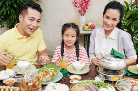 Vài suy ngẫm về cách giáo dục con trên bàn ăn