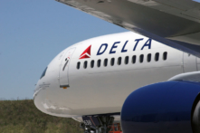 Delta Airlines buộc các nhân viên mới phải tiêm vắc-xin COVID-19