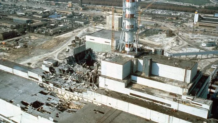 Nhà máy điện hạt nhân Chernobyl, ảnh chụp vài tuần sau thảm họa. (ảnh: Laski Diffusion/Getty Images) 