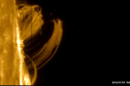 NASA công bố video lóa Mặt Trời giải phóng mưa plasma dữ dội