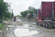 Xe quá tải trọng “nuốt” hàng nghìn tỷ đồng tiền sửa chữa, duy tu cầu, đường