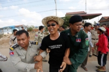 Tình cảnh ‘dầu sôi lửa bỏng’ tại thủ đô Phnom Penh