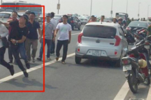 CA Hà Nội: Khiển trách cảnh sát ‘gạt tay vào má’ nhà báo, xử phạt nhà báo hơn 14 triệu đồng