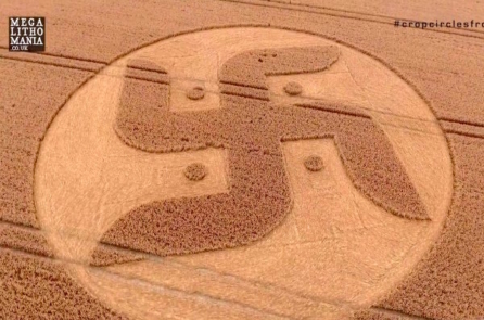 Chữ Vạn khổng lồ xuất hiện trên vòng tròn lúa mỳ ở Anh Quốc (video)