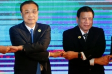 Philippines “đu dây” giữa Mỹ và Trung Quốc