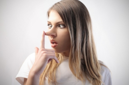 20 biểu hiện thường thấy của người nói dối