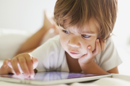 2 giờ ngồi trước màn hình có còn ‘quá nhiều’ đối với trẻ?