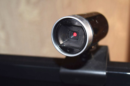 Giám đốc FBI James Comey: Hãy che webcam trên máy tính của bạn