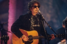 Ca sĩ Bob Dylan lên tiếng về giải Nobel văn học