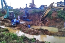 Đường ống nước sạch sông Đà lại gặp sự cố