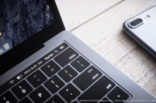 Bạn sẽ phải mua thêm dây cáp để kết nối Macbook Pro mới và iPhone 7