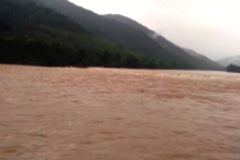 Mưa lớn, nước sông dâng cao, Quảng Bình có nguy cơ lũ chồng lũ