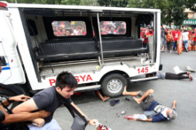 Philippines: Xe cảnh sát đâm người biểu tình trước Đại sứ quán Mỹ