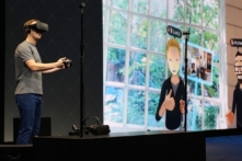 Mark Zuckerberg giới thiệu kính thực tế ảo ‘làm bất cứ điều gì bạn muốn’