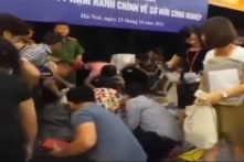 Không tiêu hủy lô hàng giả vi phạm theo quy định, nhiều cán bộ lao vào lấy tang vật mang đi