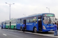 Ba xe buýt tông nhau trên cầu Rạch Chiếc đúng giờ cao điểm