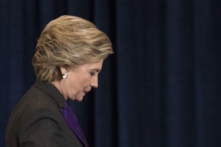 Hillary Clinton đổ lỗi cho FBI đã làm bà thất cử