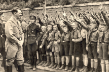 Nhìn lại thủ đoạn tẩy não trẻ em của Hitler để hiểu về các chế độ cực quyền