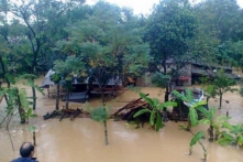 Lũ về bất ngờ trên sông Hiếu, người dân Quảng Trị không kịp trở tay