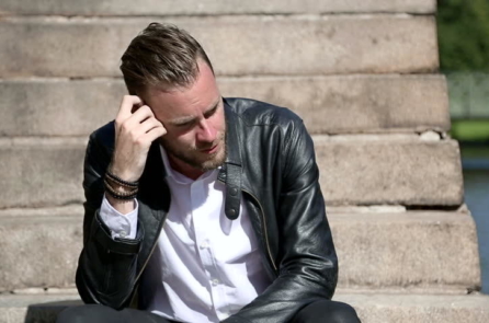 Khi trời nóng, mặc quần áo sáng màu có làm bạn mát hơn?