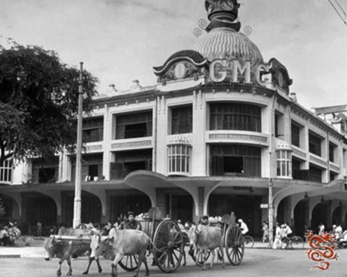 Sau năm 1934, biển hiệu GMC được gắn thêm ở khu vực tháp vòm đồng hồ. (Ảnh tư liệu)