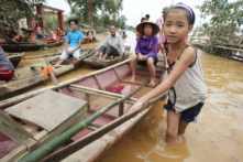 Phát triển thủy điện nhỏ: Lợi ít, hại nhiều, rừng tiêu điều, dân khốn khó
